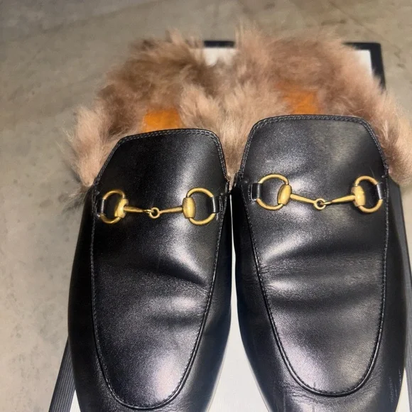 Gucci Black and Brown Fur-Trimmed Loafers Gucci | Shoes | Gucci Black Leather Loafers With Brown Fur  main image 3